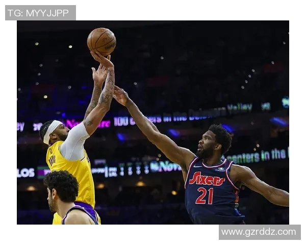 湖人对阵76人的精彩对决中国版录像回放全程回顾与分析 湖人对阵76人的精彩对决中国版录像回放全程回顾与分析